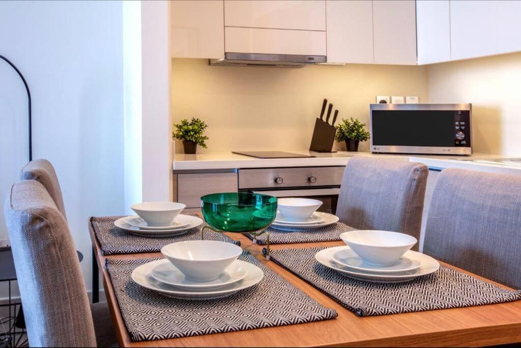A Luxury Aprt 2 Bedrooms Balcony With Wonderful View Mall Access Hi Speed Wifi Beach Access & Much More For Family Only Samaheej Экстерьер фото